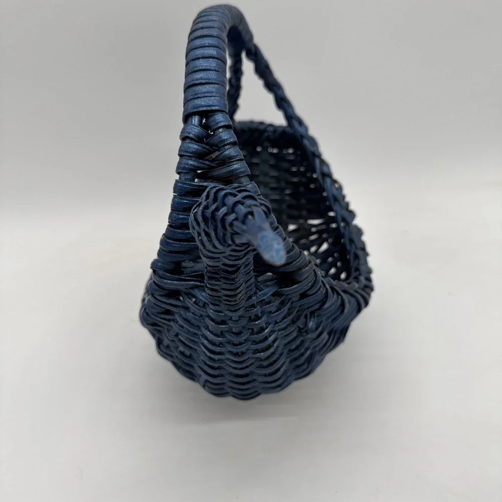 Vintage‎ Blue Duck Bird Wicker Basket with handle 13.5